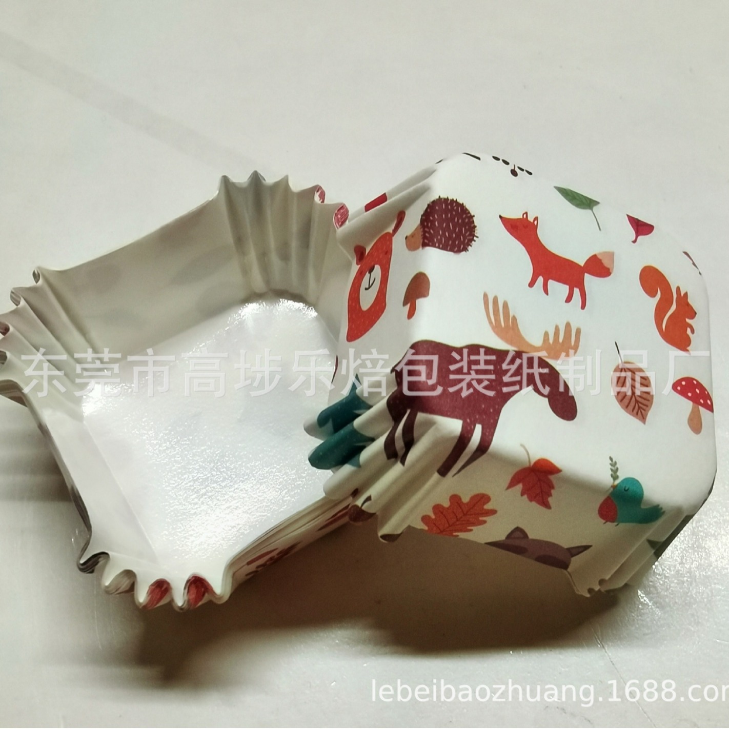 厂家供应6*6*2.5方形PET淋膜蛋糕纸杯食品烘焙包装纸托直接进烤箱