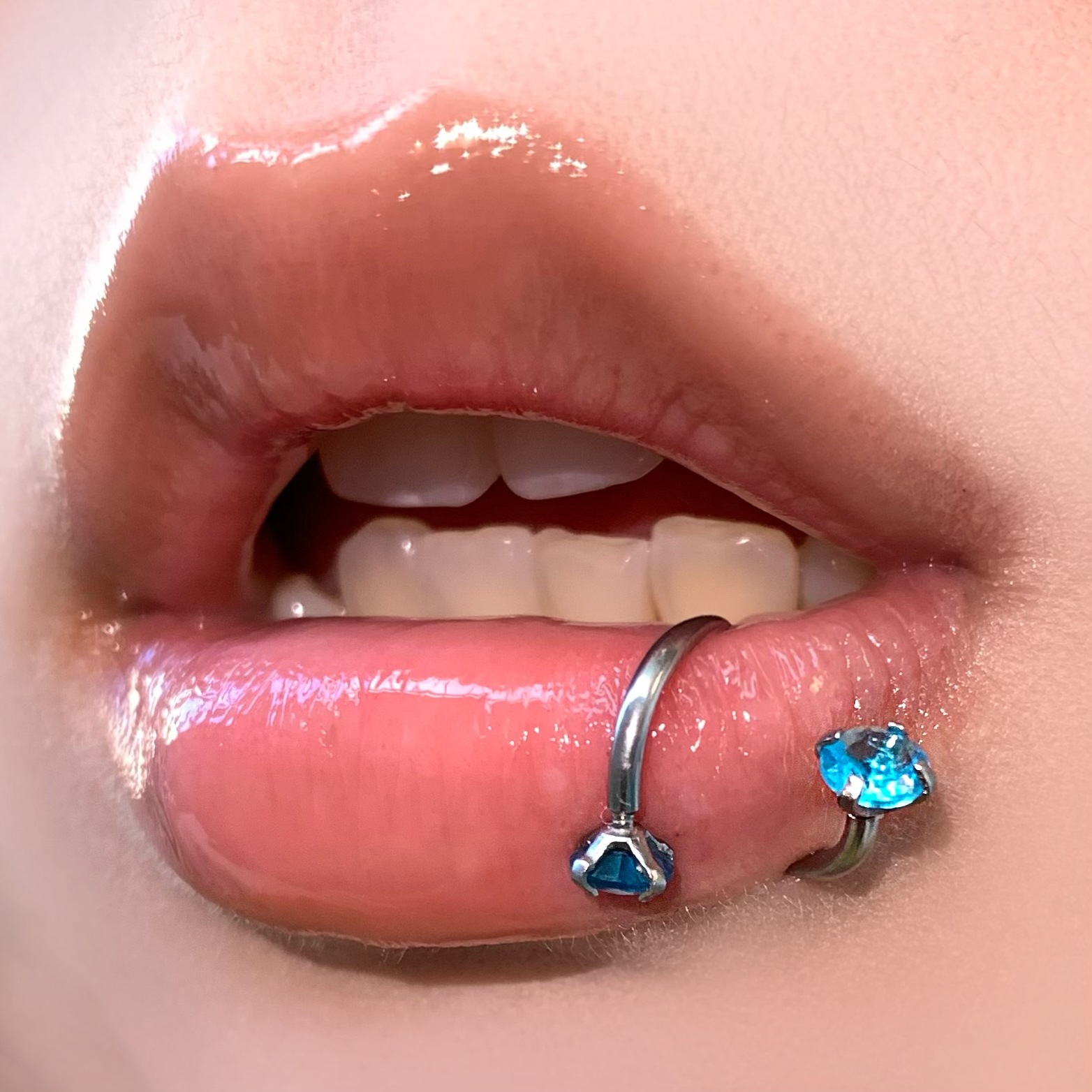 Flash Zircon S-Shaped Lip Ring 12mm Internally Threaded 316L Surgical Steel Lip Hoop Piercing Jewelry for Women Men detail image 12