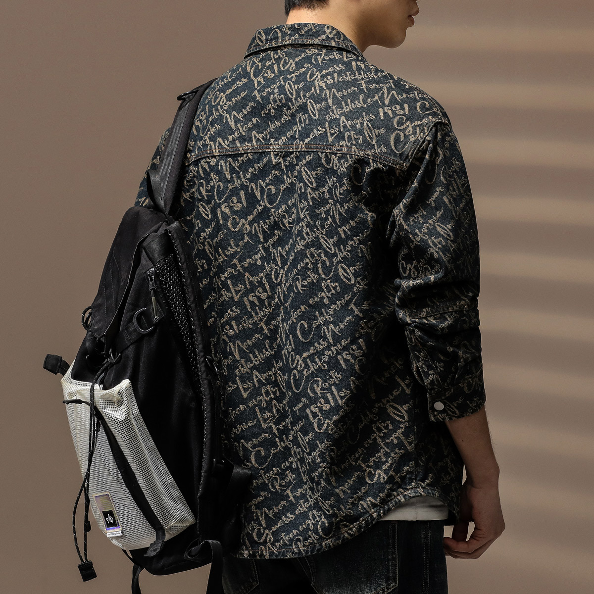Camicia casual da uomo in denim jacquard di alta qualità, stile europeo e americano, con colletto risvoltato, effetto vintage lavato e invecchiato, ideale per l'autunno._voghion.com