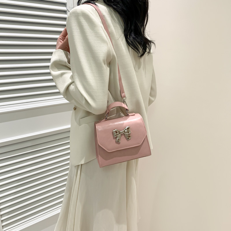 2025 nuevo estilo francés personalidad mochila de hombro de mujer alta sensación de moda simple de hombro de mano pequeña bolsa de mano coreana