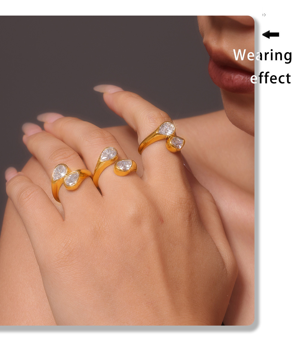 Anello aperto in acciaio al titanio con doppia goccia d'acqua e zircone quadrato 3A, colore PVD conservato, da donna_voghion.com