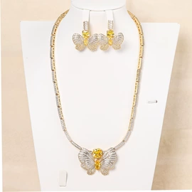 耳钉;耳环;项链