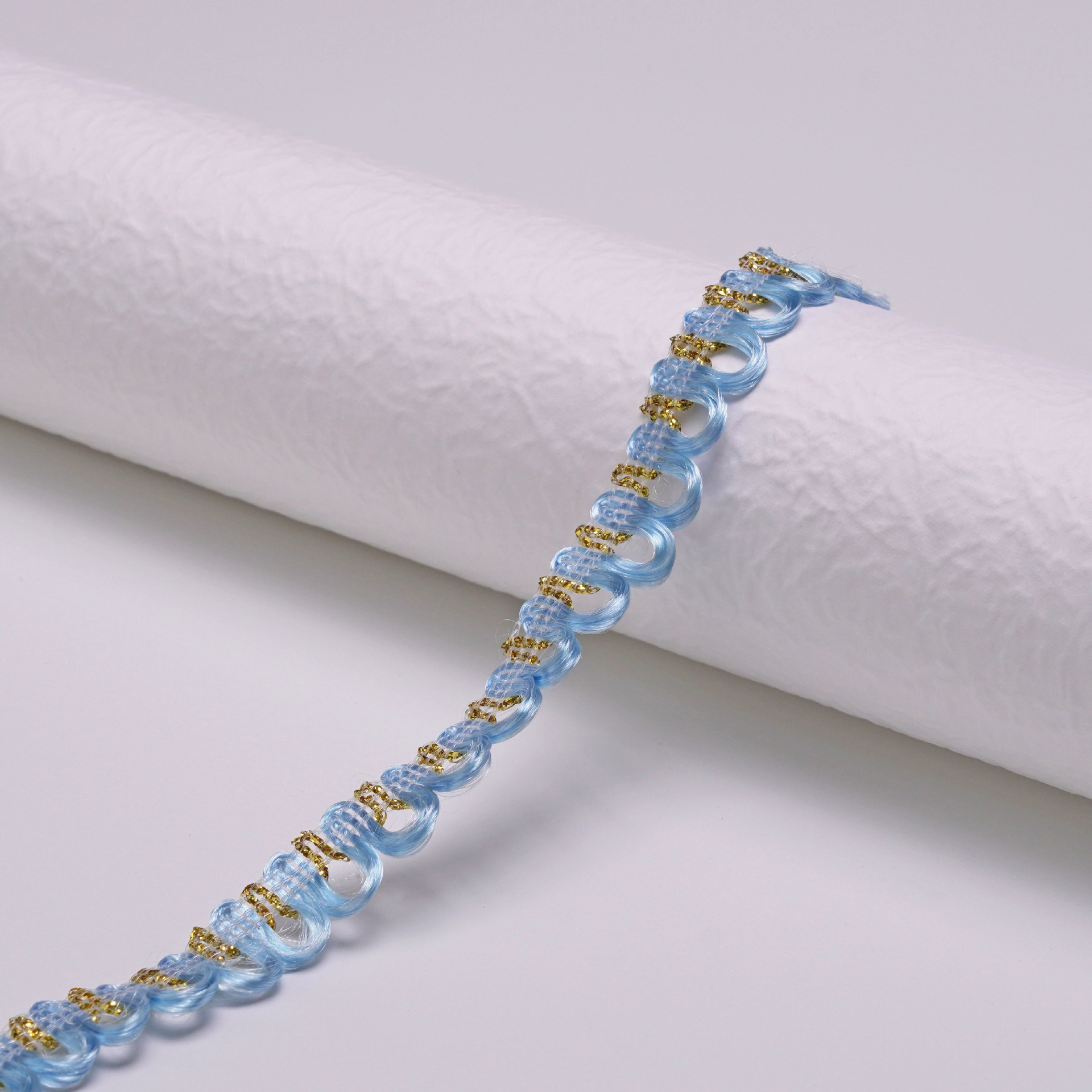 Suministro de stock directo de fábrica de 1cm de color dorado y plateado borde ondulado encaje ropa accesorios