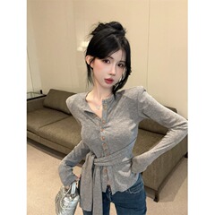 系带收腰灰色长袖t恤女秋冬辣妹v领短款垫肩上衣高级感打底衫内搭
