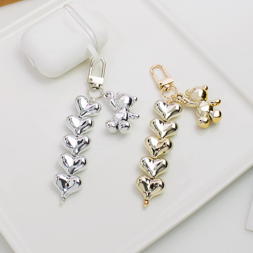 Silver cold style love pendant, creative sweet and cool bear heart-shaped beaded car keychain, headphone bag accessories