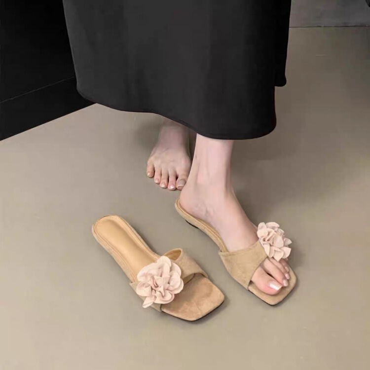 Korean Style Wedge Heel Open-Toe Flip-Flops for Women, Summer 2026 New Model with Floral Decoration, French-Style Stunning Sandals