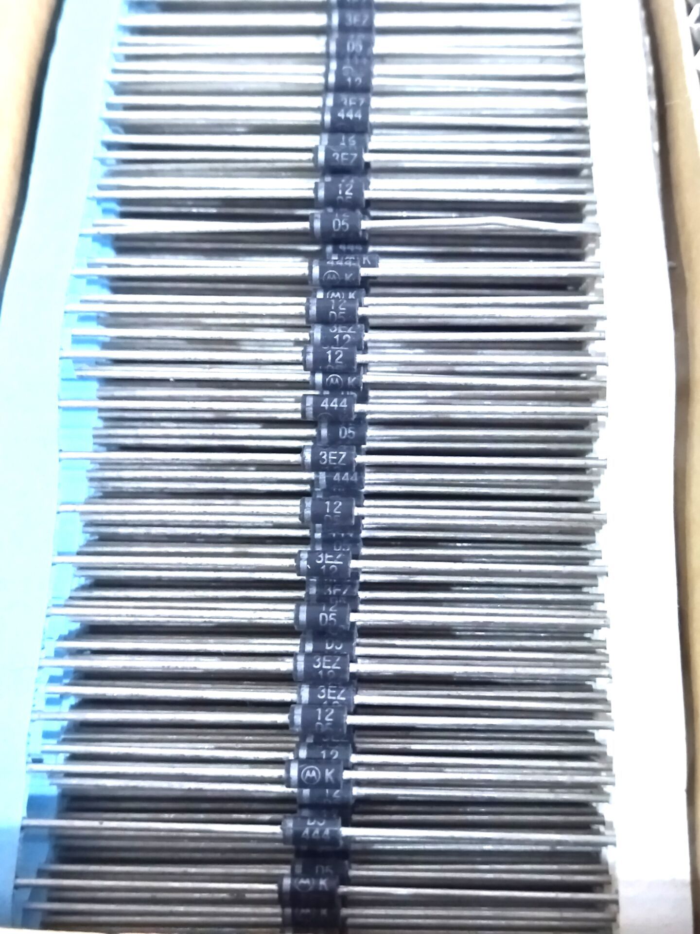 10个 IN5956B 全新进口 DO-41 ON原装直插 稳压二极管1N5956B RLG