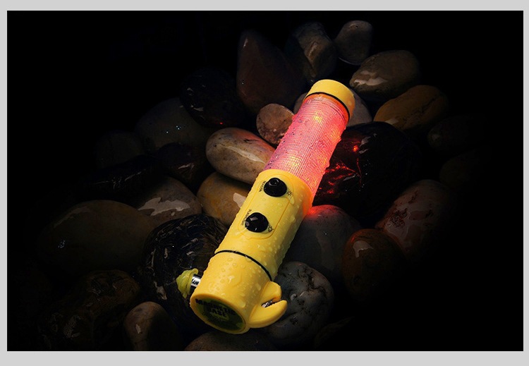 Car 4-in-1 safety hammer, multi-functional emergency escape tool, car fire hammer, flashlight, and alarm light