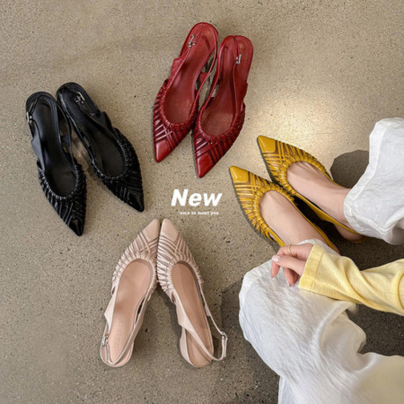 French-Style Pointed-Toe Sandals for Women, Fashionable and Simple, Suitable for Outdoor Wear, 2026 New Summer Model, Chunky Heel, Hollow-Out Design