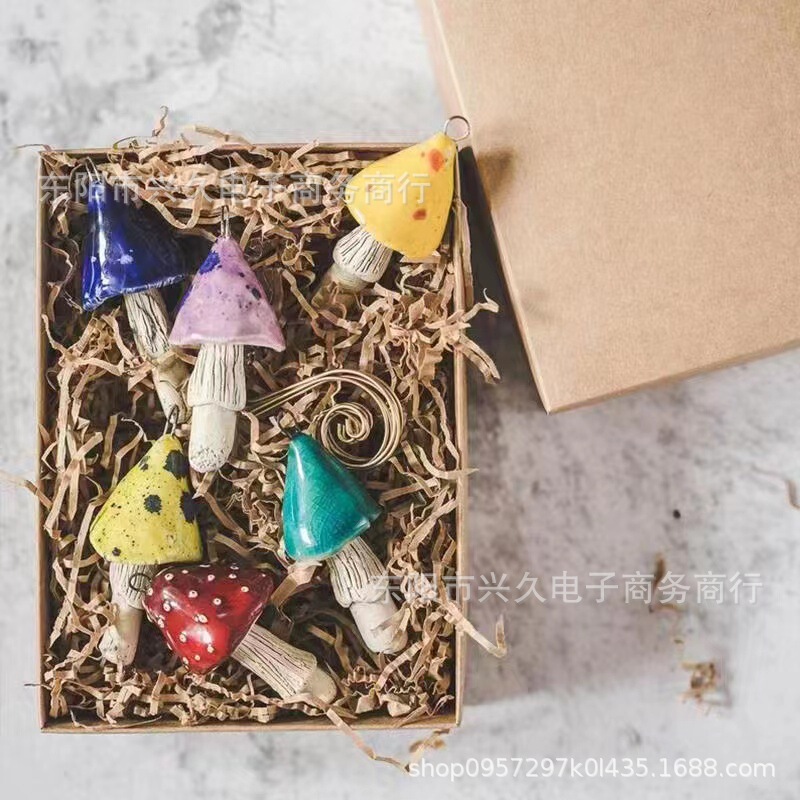 Christmas New Decorations Mushroom Small Ornaments Creative Christmas Gift Box Gift Resin Crafts Holiday Decoration Christmas New Decorations Mushroom Small Ornaments Creative Christmas Gift Box Gift Resin Crafts Holiday Decoration