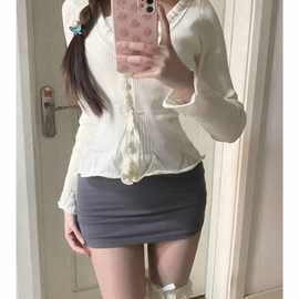 纯欲风杏色针织衫女秋冬新款内搭V领毛衣修身短款打底衫绝美上衣