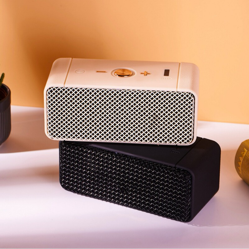 Cross-border new long strip M8 pony speaker same desktop square wireless Bluetooth speaker subwoofer speaker