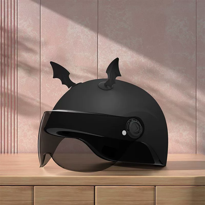 Сертифицированный защитный шлем для электромобилей для мужчин и женщин, универсальный полушлем с защитой от солнца для всех сезонов, интернет-знаменитость, милый и красивый защитный шлем с черными крыльями