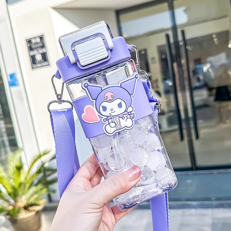 Taza de agua para niños Sanrio - Para verano y niñas, nueva 2025, botella de agua para escuela, primaria y jardín de infantes, con correa de mensajero