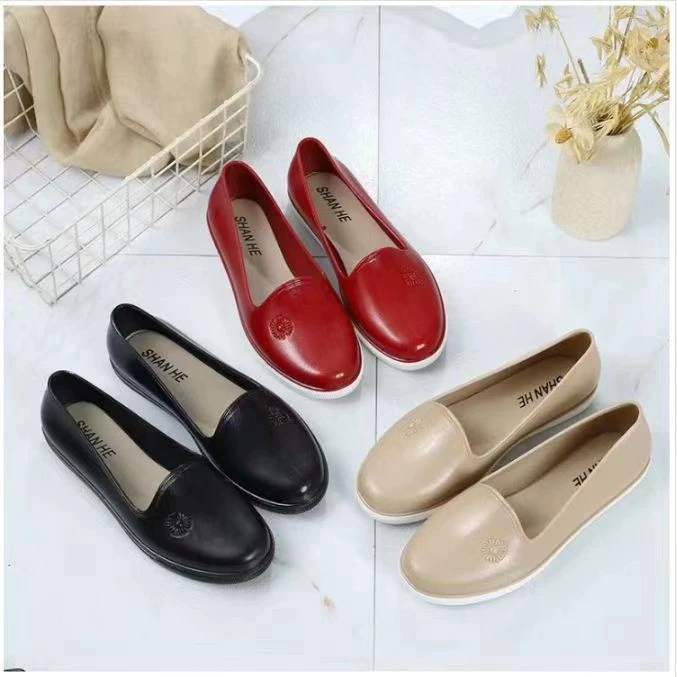 Резиновая обувь весной и осенью повседневная женщина мелкий рот низкий дождь обувь женская короткая труба нескользкая и износостойкая женская обувь 705 оптовая продажа