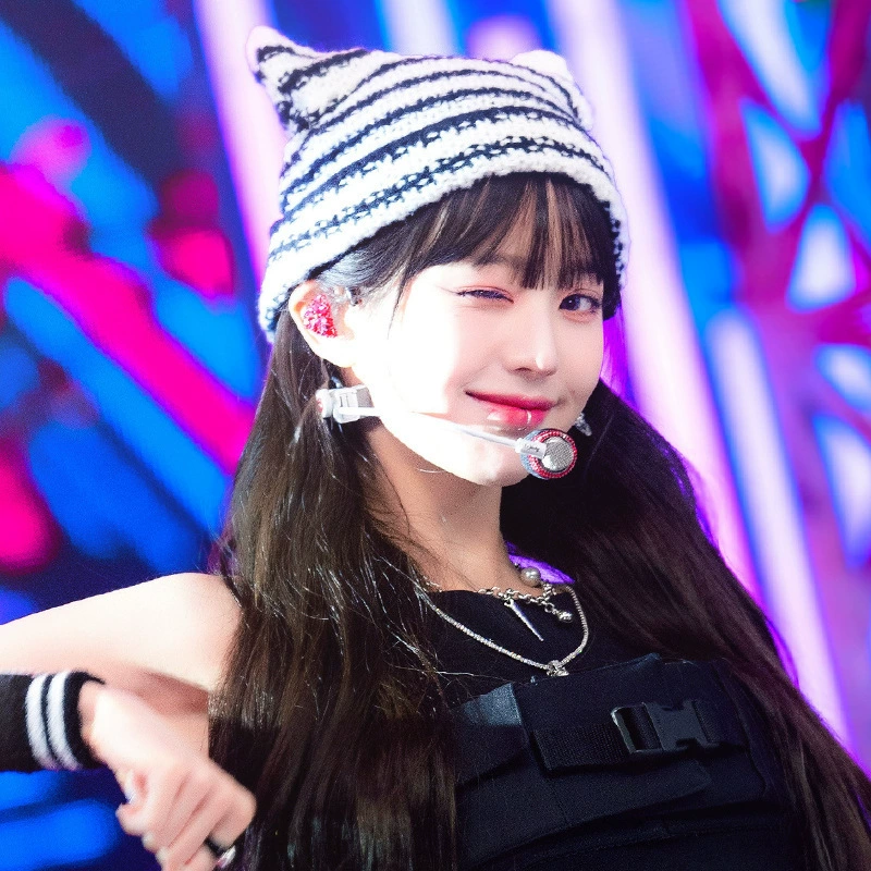 Осенне-зимняя вязаная шапка в одном стиле Чжан Юаньин, милый маленький дьявол, полосатая шерсть, японская и корейская шапка, шапка с кошачьими ушками