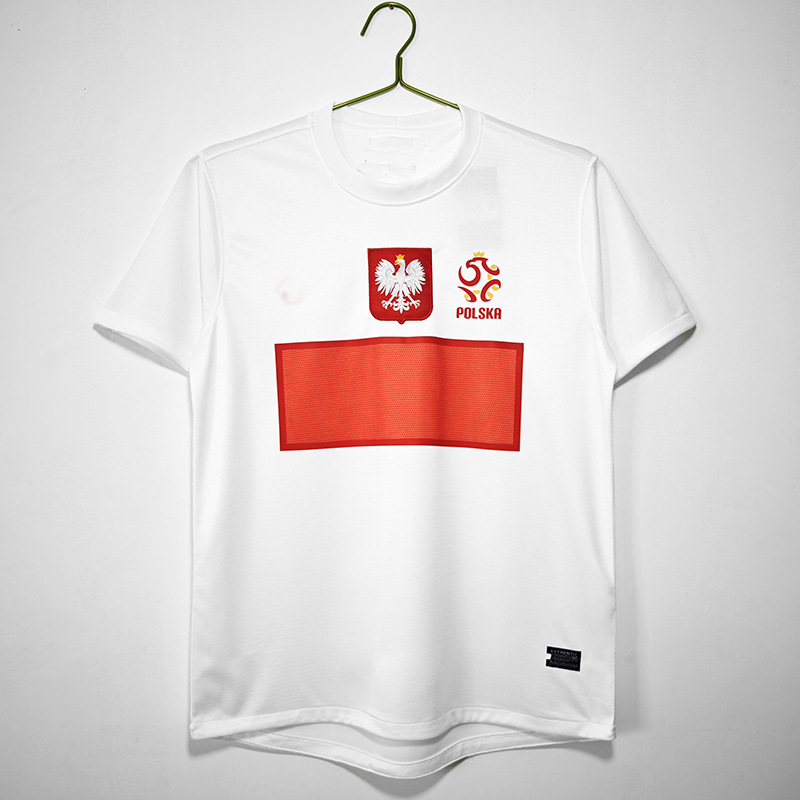 レトロなドイツのサッカー服の主な客席です。|undefined