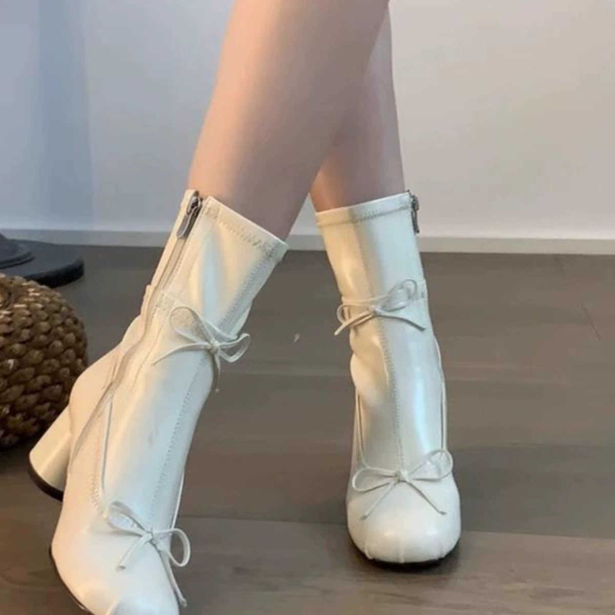 Низкие ботильоны (Martens), эластичная голень с бантом, низкий устойчивый каблук