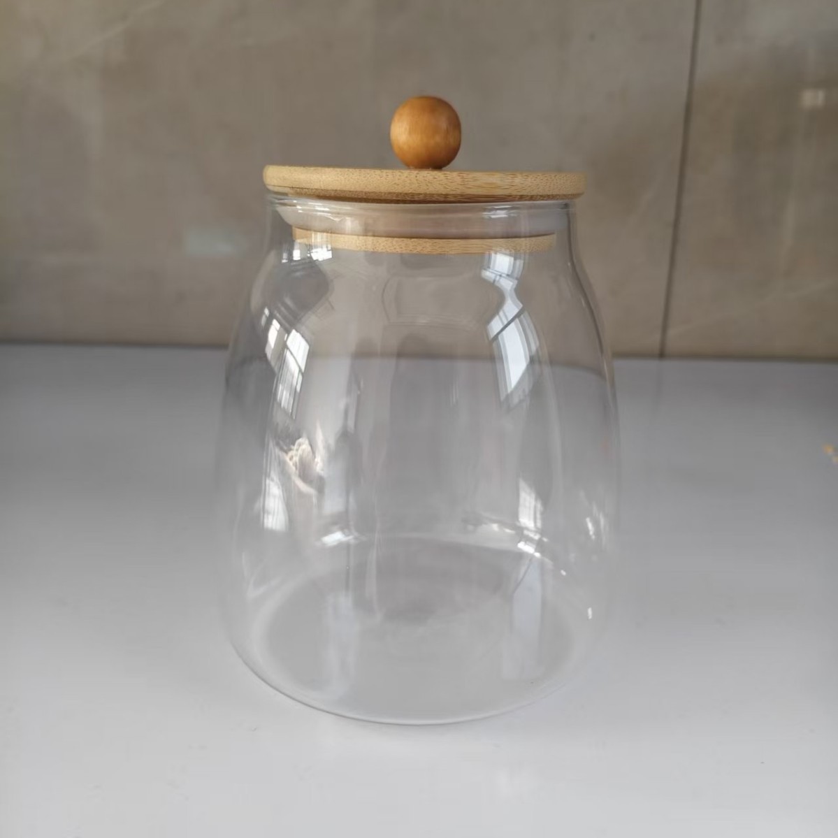 Inventario de bambú cubierta de madera de vidrio transparente lata de té sellado lata de condimento lata de almacenamiento pequeña botella de té negro