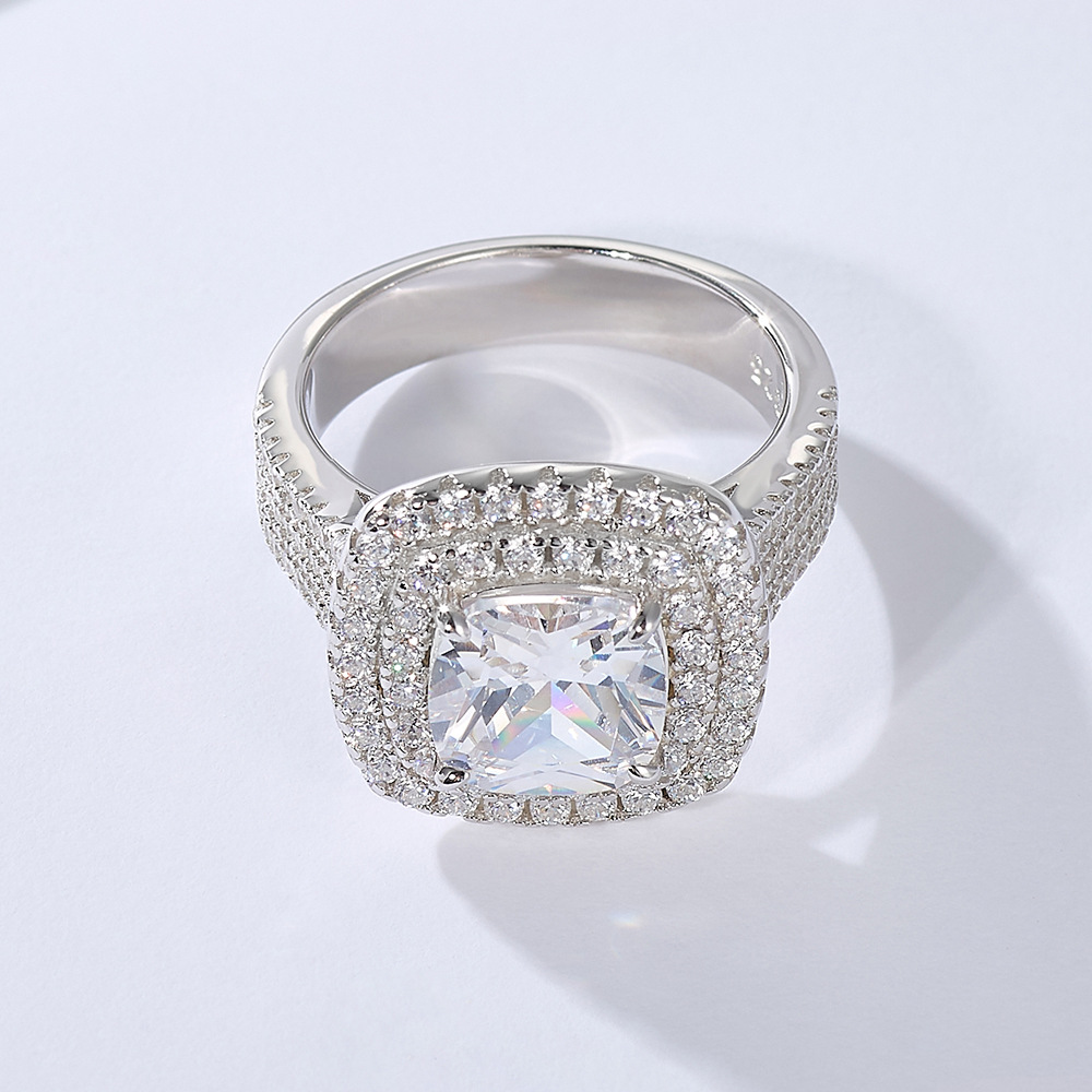 Anillo clásico de plata esterlina de lujo de diamantes para mujer Moda transfronteriza europea y americana con microincrustaciones de circón, lujo ligero, anillo de bodas de alta gama, joyas de mano