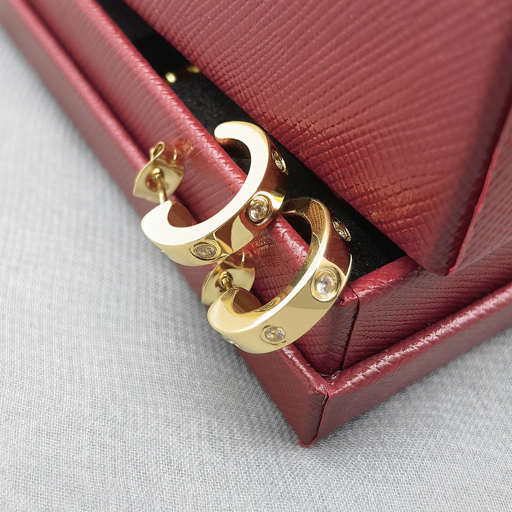 LOVE style Kajia C-shaped earrings