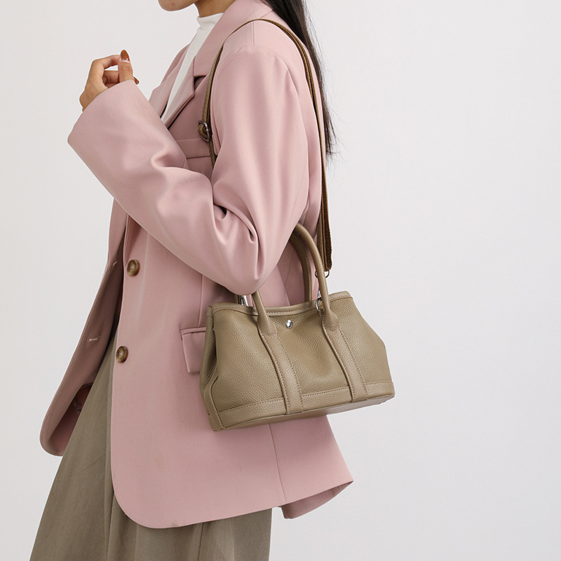 2025 New Trendy Women's Designer Handbag Luxury Minimalist Commuter Tote Shoulder And Crossbody Bag - Thumbnail 4