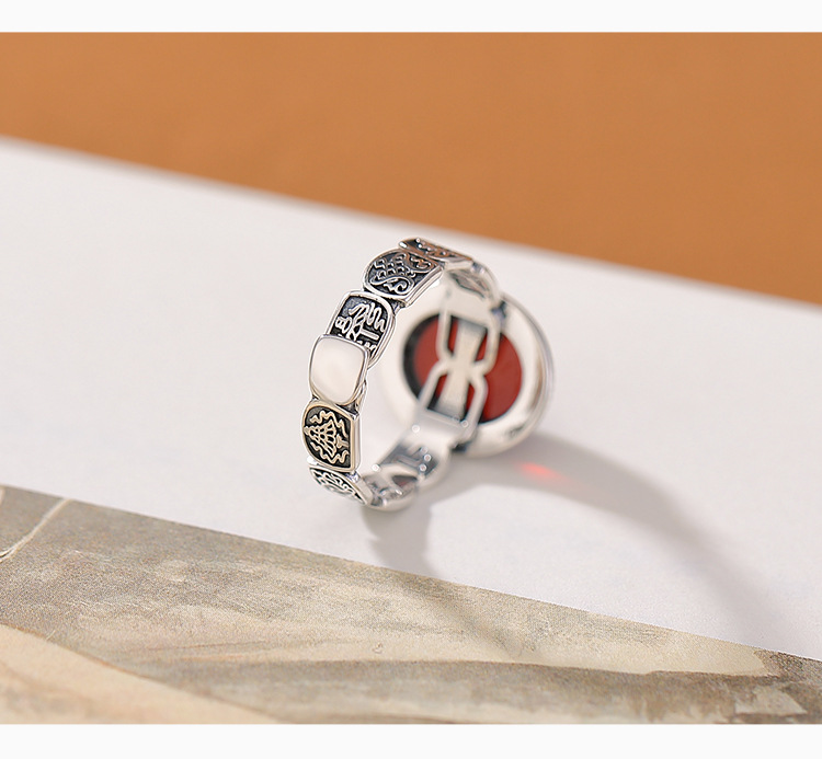 Nhẫn bạc S990 đính huyết hổ phách cabochon khắc chú sáu chữ phong cách Trung Hoa — Một mảnh chi tiết 3