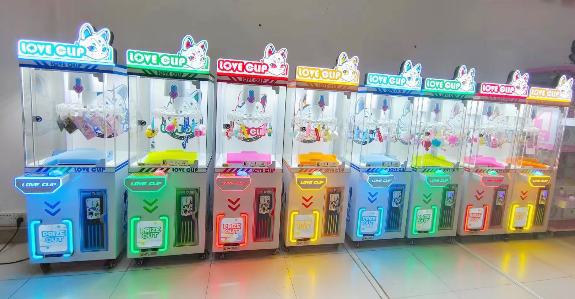 El nuevo fabricante de la fuente de la máquina de clip utiliza monedas para mayoristas, pegatinas para niños, clips para bocadillos, máquina de regalo, máquina de garras