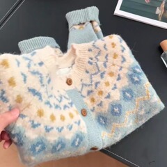 レトロなフェア島の柔らかいモチモチの青いセーターのコートの女性の小さい子供の春秋のゆったりしている怠惰な風のニットのカーディガンの上着