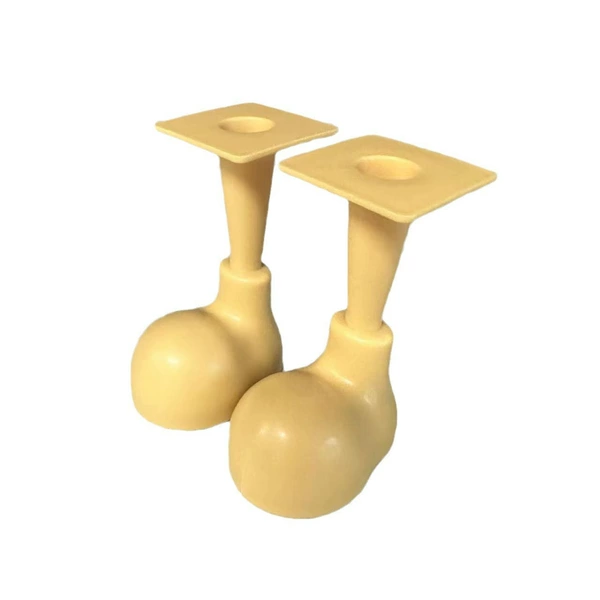 There are only 2 orange feet without pen holders