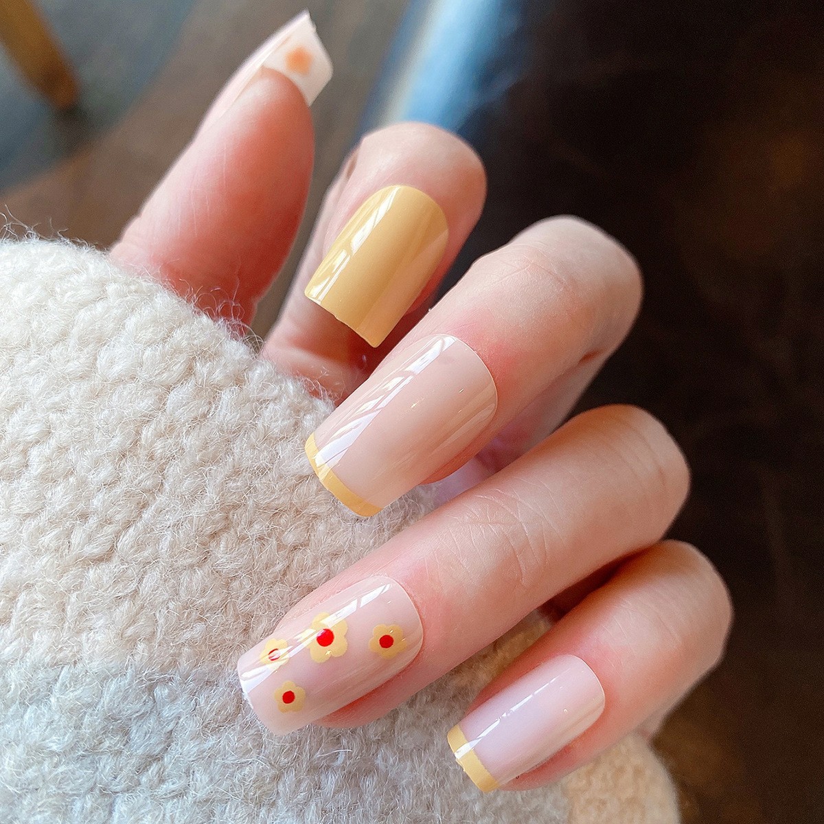 Uña de verano francés de alto nivel de sensación de uso de uñas cortas de uñas de manicure blanqueamiento de uñas manuales al por mayor