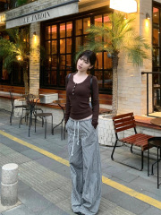 2025甜美风长袖T恤女秋季圆领别致纽扣设计修身显瘦休闲正肩上衣