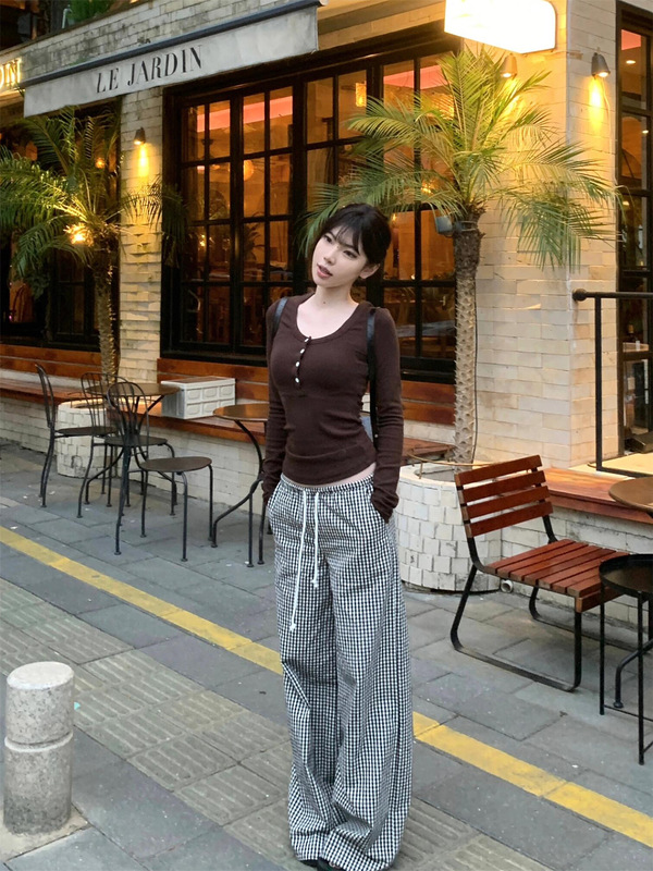 2025甜美风长袖T恤女秋季圆领别致纽扣设计修身显瘦休闲正肩上衣|undefined