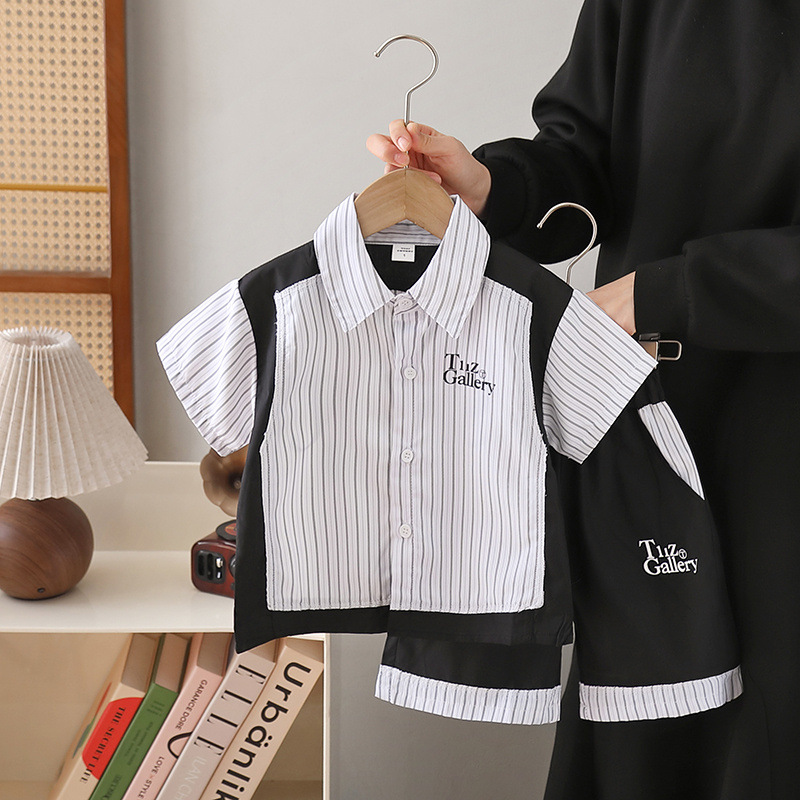 8124 Traje de verano para niños 2025 Nuevo estilo para niños Camisa de moda de estilo occidental de manga corta para niños bebé de verano