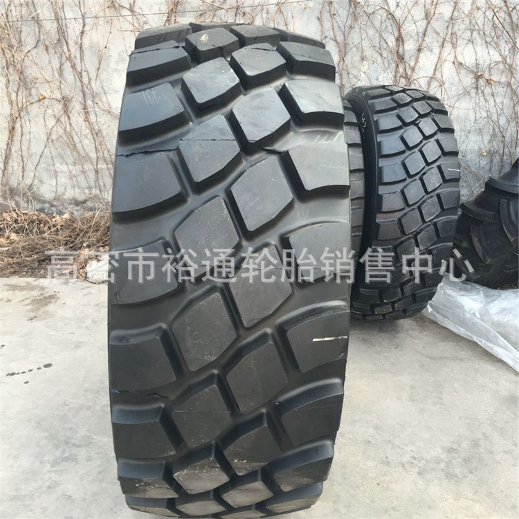 工程50铲车装载机轮胎23.5R25 子午线全钢丝3星17.5 20.5 26.5R25