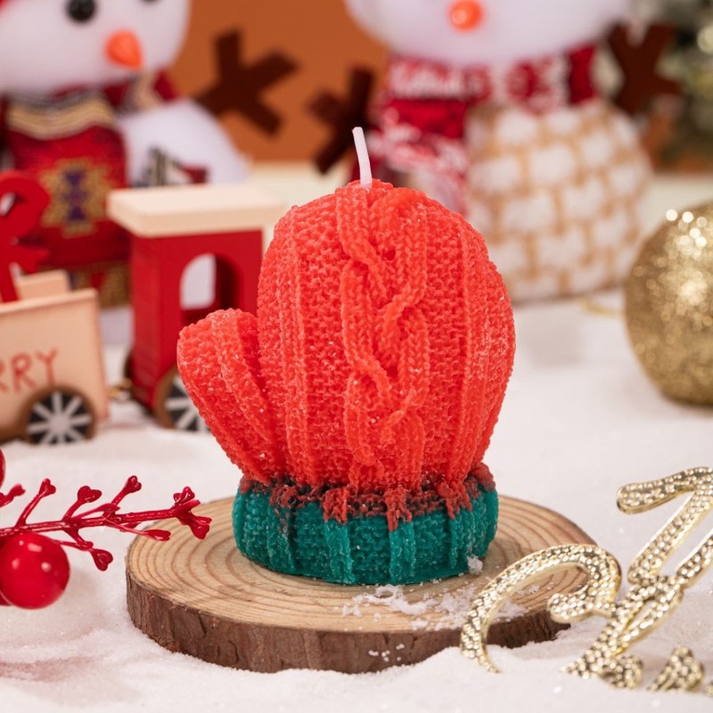 クリスマスの毛糸の小さい手袋のアロマキャンドルの祝日の贈り物insの写真を撮る道具diyのアイデアはアロマキャンドルを並べます。|undefined