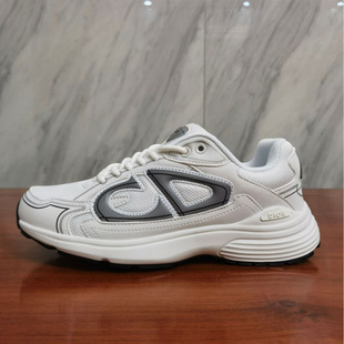 ����羳B30�\��ЬD�ҳ��ƴ�a��Ů�ܲ�ЬCD��ĸ��H�����e�ϵ�Ь