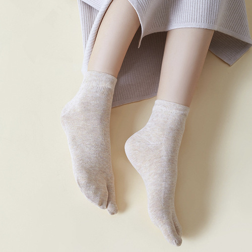 Autumn and winter heeled two-finger socks for women, colorful cotton sweat-absorbent breathable toe socks, two-finger socks, Korean style solid color sports split toe socks