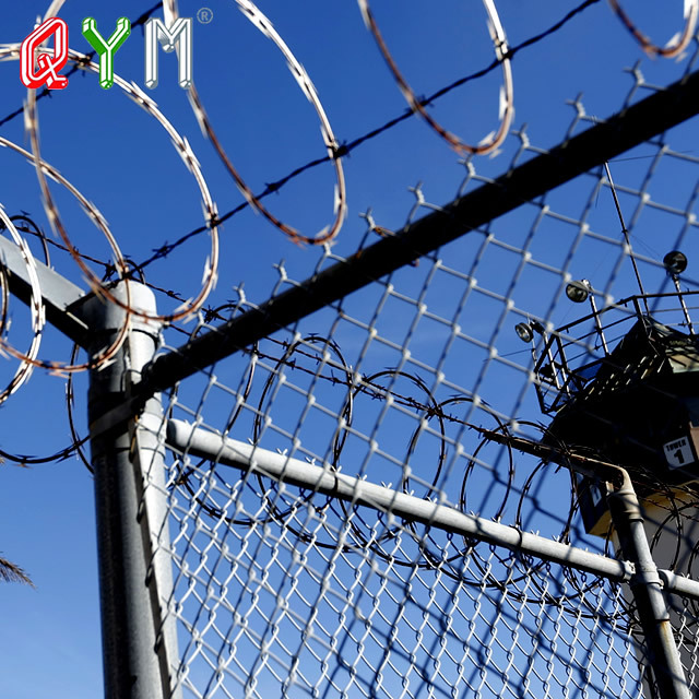 3D折弯机场护栏金属围栏刀片刺绳安全隔离栅栏勾花网机场围栏外贸