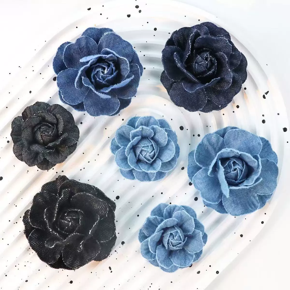 В наличии трехмерная джинсовая ткань ручной работы с цветочным принтом, искусственные цветы, разные размеры, декоративные цветочные аксессуары, украшения для волос, аксессуары для головных уборов