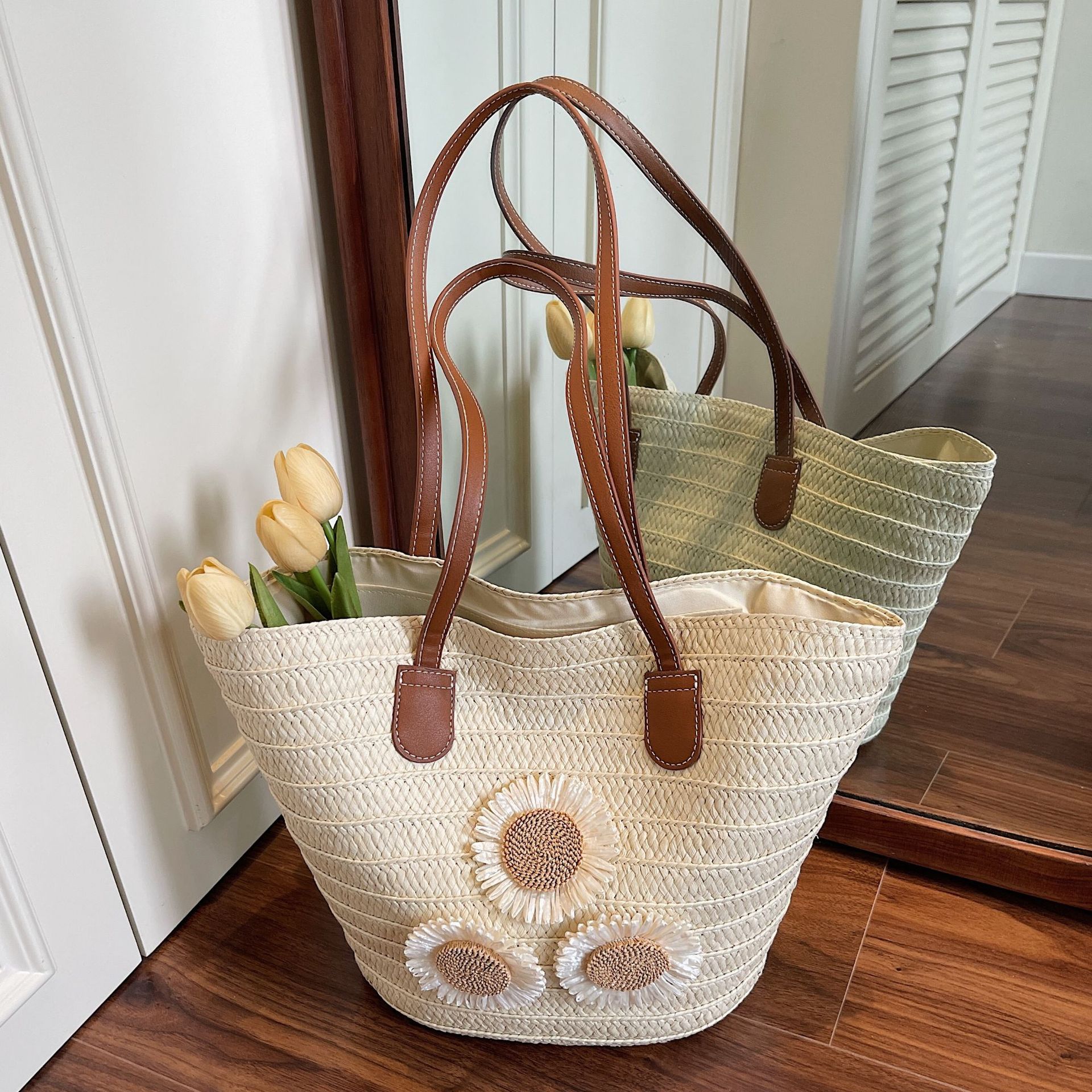 Women's New Fashion Woven Large Tote Bag - Beach Vacation Shoulder Underarm Straw Bag Versatile Daisy Tote