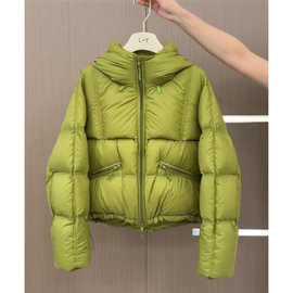 羽绒服高级感超百搭独特短款绿女冬季2025新款感小个子面包服批发