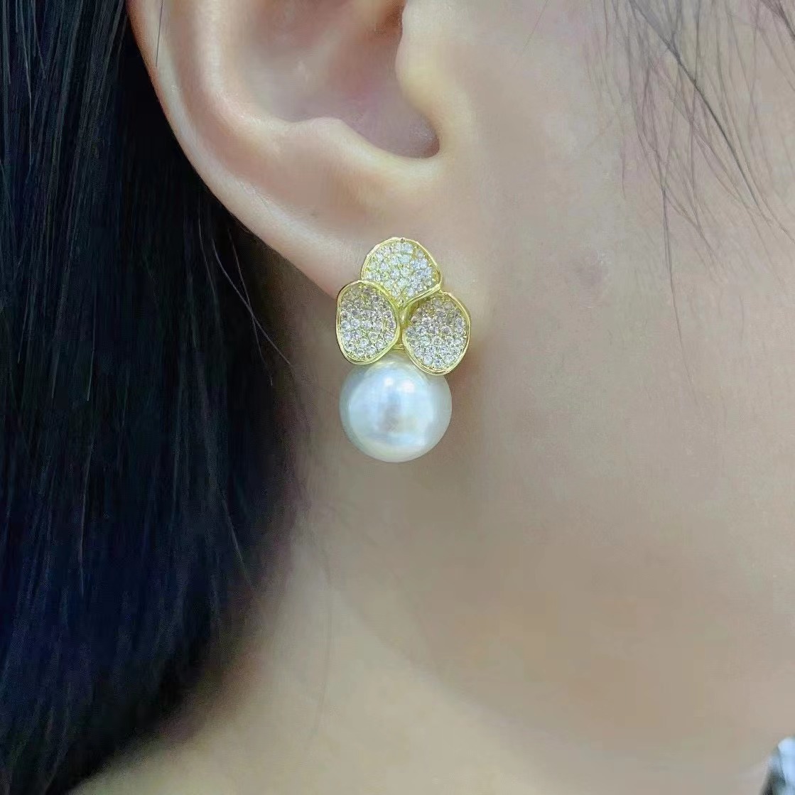 Shamrock Pattern Women'S Gender Fashion Shamrock Copper Plating Artificial Pearls Earrings 1 Pair