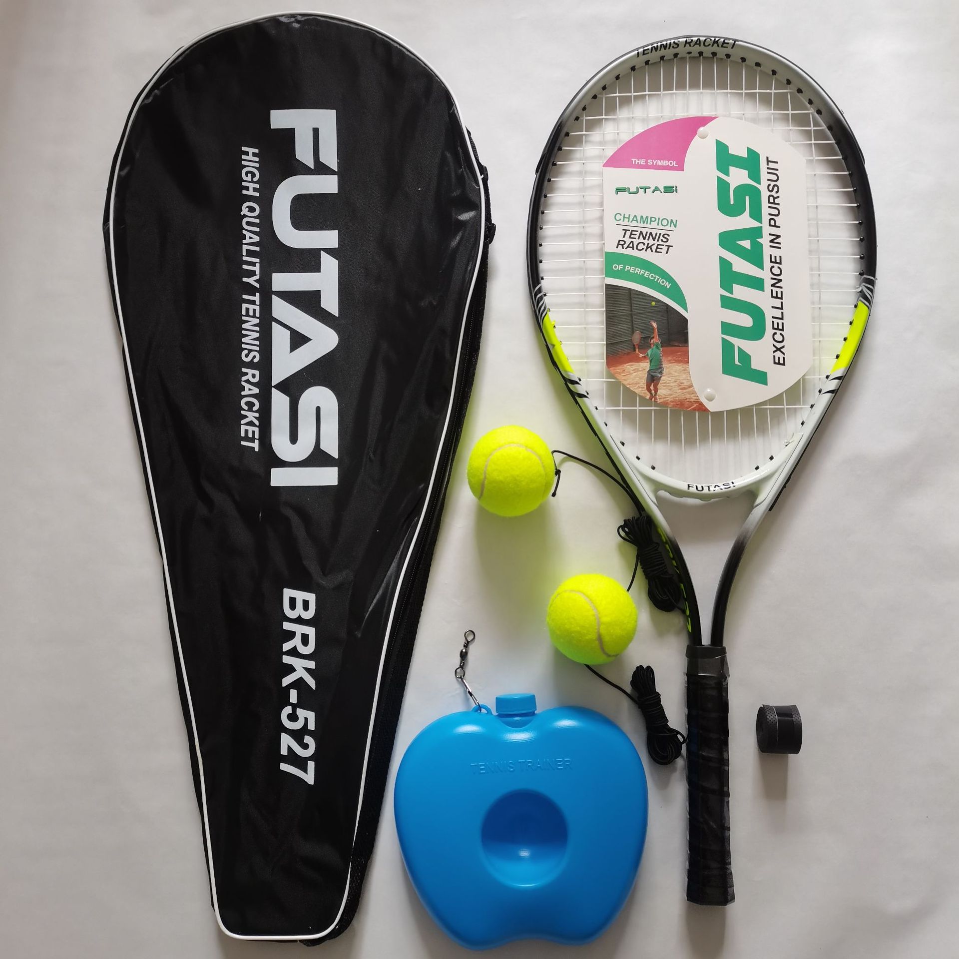 노란색 라벨이 붙은 온라인 사진 + 라켓 가방 + 선물