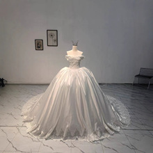 2025新款抹胸缎面婚纱新娘主纱高级质感大拖尾蓬蓬裙重工婚纱定制