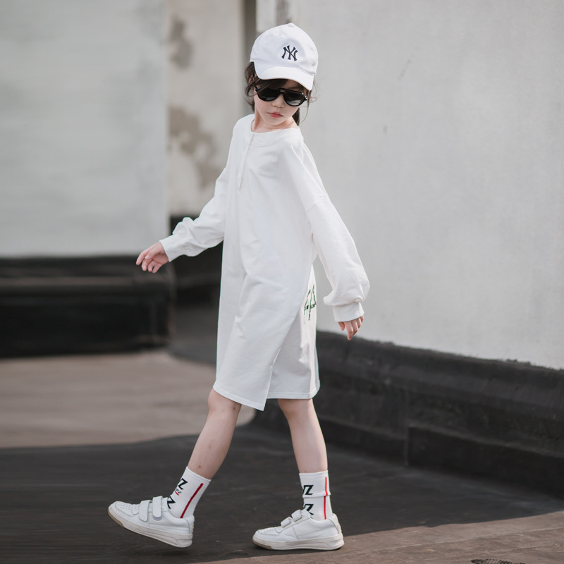 Vestido de invierno para niñas 2023 nuevos niños estilo occidental manga larga ropa de otoño para niños medianos y grandes falda de suéter engrosado con forro polar