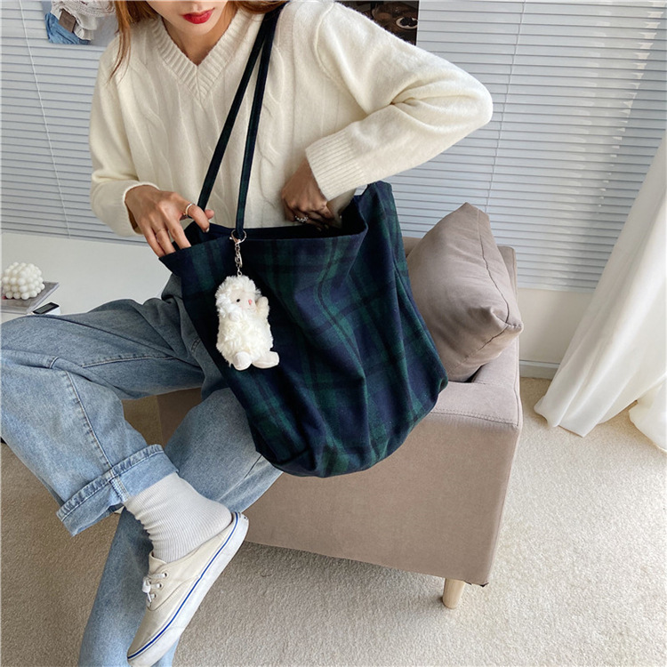 0981 Simple ins checkered woolen single-shoulder bag, hand-held cloth bag, student large-capacity shopping bag, laid-back style women's bag undefined