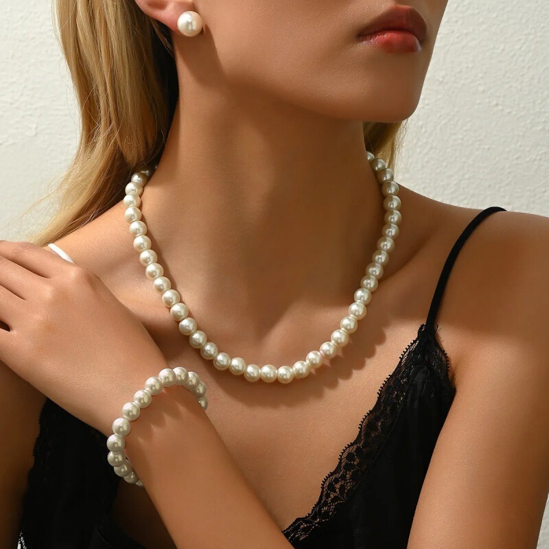 2025 New Chain Bridal Pearl Set Jewelry Three-Piece Set Clavicle Short Necklace Earrings Earrings Bracelet 2025 New Chain Bridal Pearl Set Jewelry Three-Piece Set Clavicle Short Necklace Earrings Earrings Bracelet