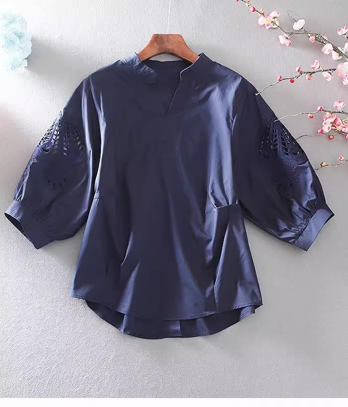 Áo sơ mi nữ cổ chữ V cotton tay lửng thiết kế khoét lỗ thanh lịch — Màu xanh lam nhạt chi tiết 5