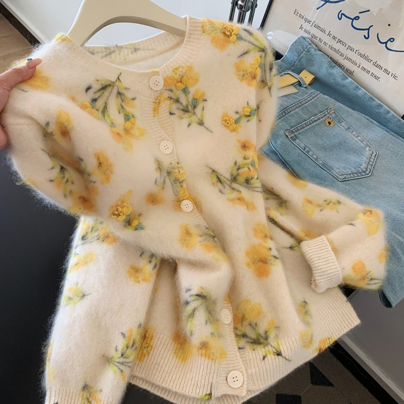 Light luxury, white, thick knitted sweater cardigan for women, made with wool, mulberry silk, and cashmere, suitable for autumn and winter Light luxury, white, thick knitted sweater cardigan for women, made with wool, mulberry silk, and cashmere, suitable for autumn and winter
